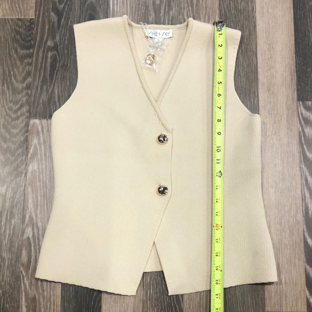 She + Sky Cream V-Neck Sweater Vest - Picture 12 of 12